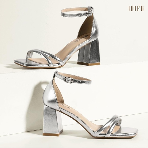 Elegant Silver Block Heel Sandals - Picture 3 of 16